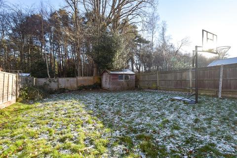 3 bedroom end of terrace house for sale, Rillside, Crawley RH10
