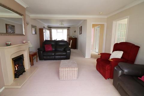 2 bedroom bungalow for sale, Luton LU3