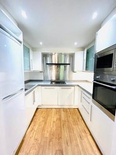 3 bedroom flat to rent, 4 Western Gateway, Royal Victoria Docks, ExCel E16