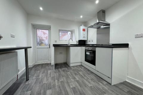 3 bedroom terraced house for sale, Cobden Street, High Town, Luton, Bedfordshire, LU2 0NG