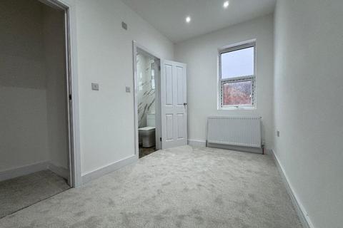 3 bedroom terraced house for sale, Cobden Street, High Town, Luton, Bedfordshire, LU2 0NG