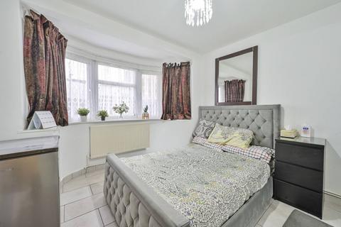 3 bedroom maisonette for sale, London Road, Morden, SM4