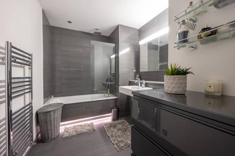 2 bedroom flat for sale, Wellsborough Mews, Wimbledon, London, SW20