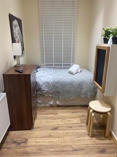 Studio to rent, Anson Road