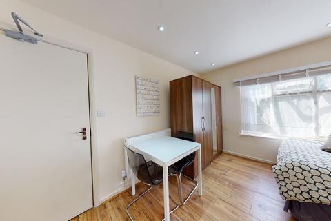 Studio to rent, Anson Road