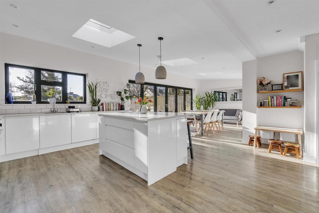 2 Kitchen Diner