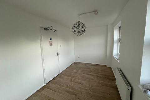 3 bedroom maisonette to rent, Edmeston Close, London E9