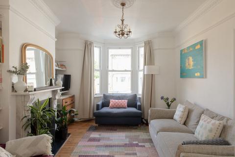 3 bedroom end of terrace house for sale, Gairloch Rd, Camberwell SE5