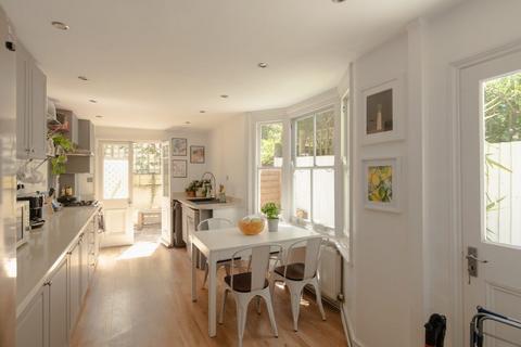 3 bedroom end of terrace house for sale, Gairloch Rd, Camberwell SE5
