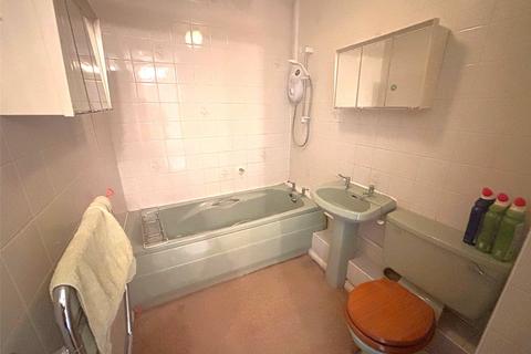 2 bedroom apartment for sale, Cunningham Close, Chadwell Heath RM6