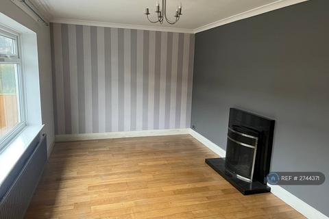 4 bedroom terraced house to rent, Elm Drive, Mold, CH7