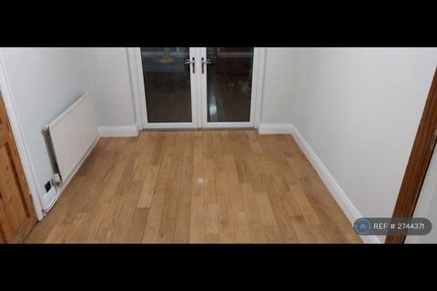 4 bedroom terraced house to rent, Elm Drive, Mold, CH7