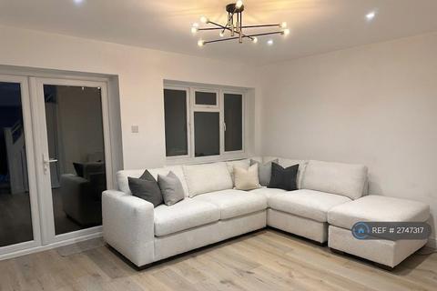 3 bedroom terraced house to rent, Saville Crescent, Ashford, TW15