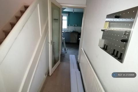 3 bedroom semi-detached house to rent, Hill Way Odbay, Leicester, LE2