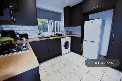 2 bedroom semi-detached house to rent, Iverson Drive, Leeds, LS16