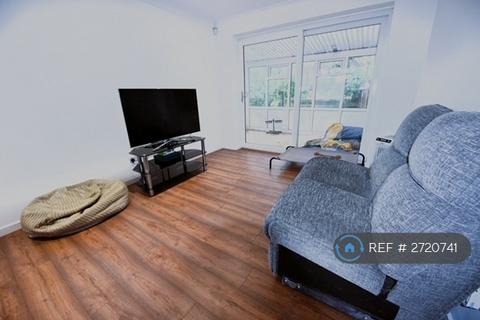 2 bedroom semi-detached house to rent, Iverson Drive, Leeds, LS16