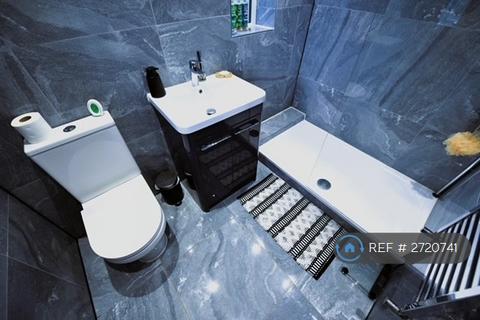 2 bedroom semi-detached house to rent, Iverson Drive, Leeds, LS16