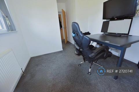 2 bedroom semi-detached house to rent, Iverson Drive, Leeds, LS16