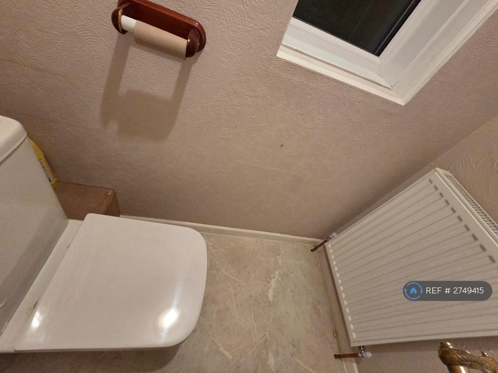 Toilet 2