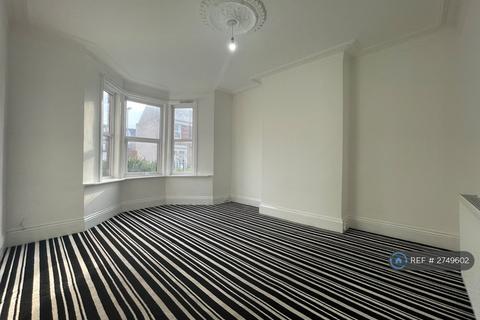 2 bedroom flat to rent, Ridley Street, Gateshead, NE8