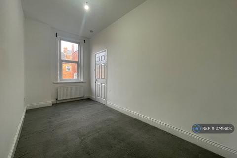 2 bedroom flat to rent, Ridley Street, Gateshead, NE8