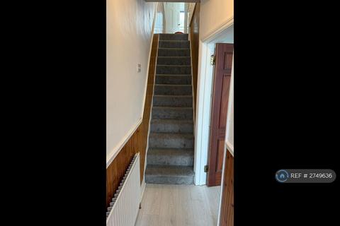 3 bedroom end of terrace house to rent, Southfield Road, Enfield, EN3