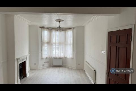 3 bedroom end of terrace house to rent, Southfield Road, Enfield, EN3