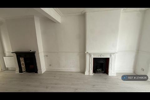 3 bedroom end of terrace house to rent, Southfield Road, Enfield, EN3