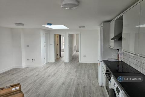 3 bedroom flat to rent, High Street, Waltham Cross, EN8