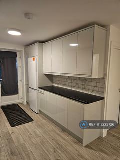 3 bedroom flat to rent, High Street, Waltham Cross, EN8