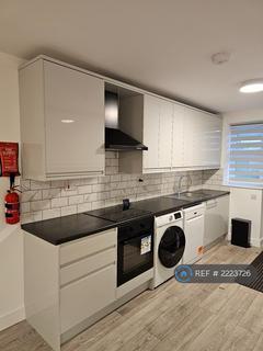 3 bedroom flat to rent, High Street, Waltham Cross, EN8