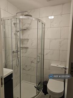 3 bedroom flat to rent, High Street, Waltham Cross, EN8