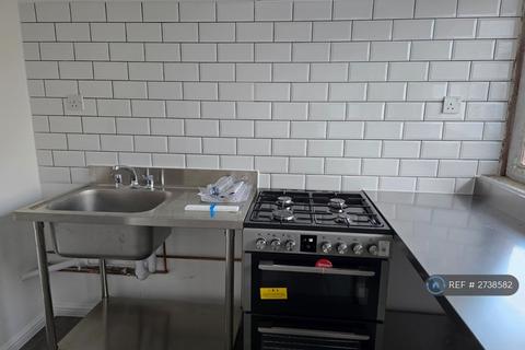 5 bedroom terraced house to rent, Portmeadow Walk, London, SE2