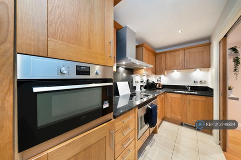 2 bedroom flat to rent, Aspecourt Court, London, SW6