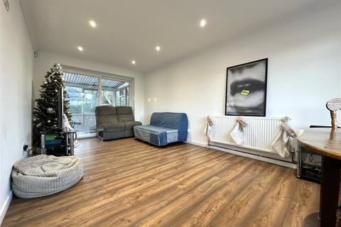 2 bedroom semi-detached house to rent, Iveson Drive, Leeds, West Yorkshire