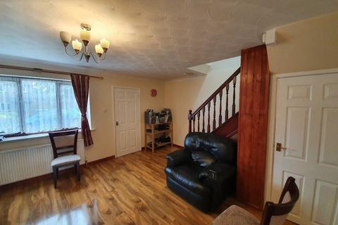 3 bedroom semi-detached house to rent, Kilrush Avenue, Eccles, Manchester
