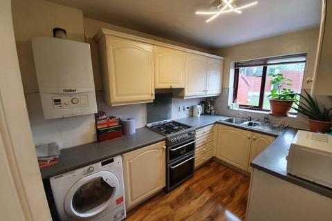 3 bedroom semi-detached house to rent, Kilrush Avenue, Eccles, Manchester