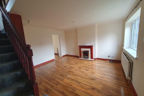3 bedroom semi-detached house to rent, Kilrush Avenue, Eccles, Manchester