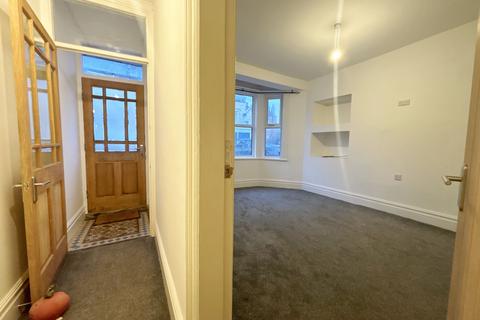 4 bedroom terraced house to rent, 34 Gladstone Road