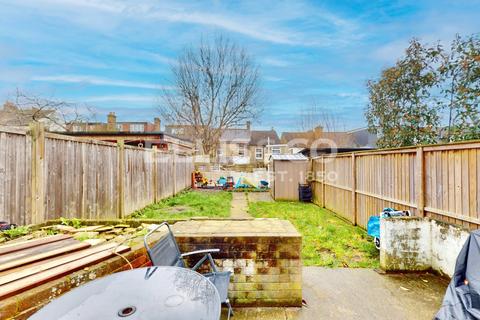 2 bedroom apartment for sale, Rosebank Road, London, W7
