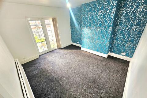 3 bedroom semi-detached house to rent, Delacourt Road, Fallowfield