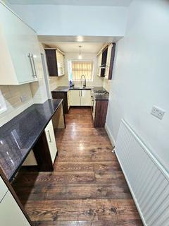 3 bedroom semi-detached house to rent, Delacourt Road, Fallowfield