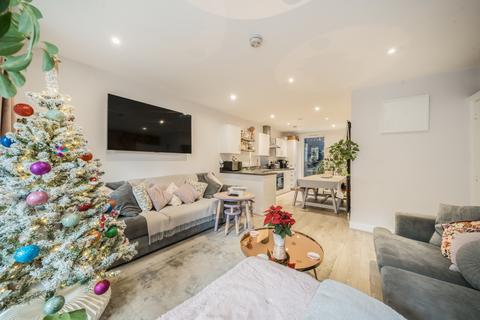 3 bedroom flat for sale, Windsor House, 21 Peloton Avenue, London, E20