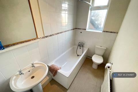 2 bedroom flat to rent, Whitchurch Lane, Edgware, HA8