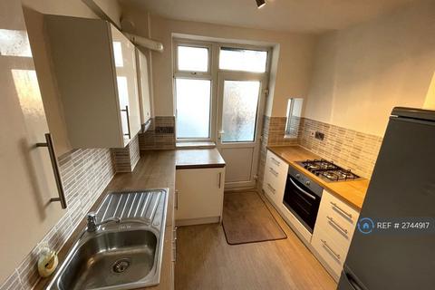 2 bedroom flat to rent, Whitchurch Lane, Edgware, HA8