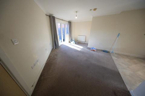 2 bedroom maisonette to rent, Abbey Path, Laindon