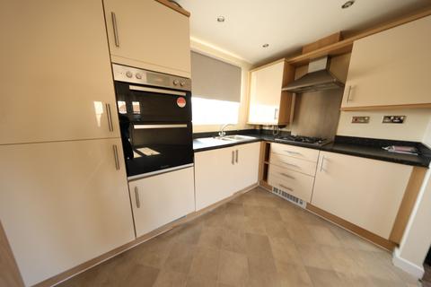 2 bedroom maisonette to rent, Abbey Path, Laindon
