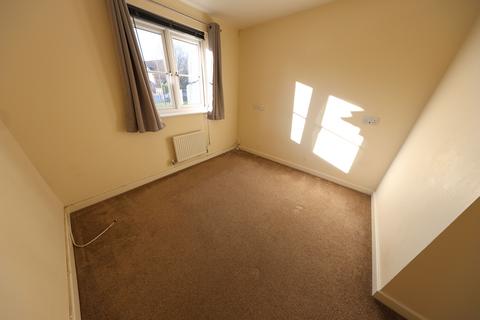 2 bedroom maisonette to rent, Abbey Path, Laindon