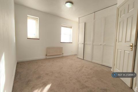 1 bedroom terraced house to rent, Elgar Close, London, E13