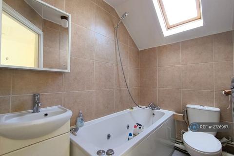 1 bedroom terraced house to rent, Elgar Close, London, E13